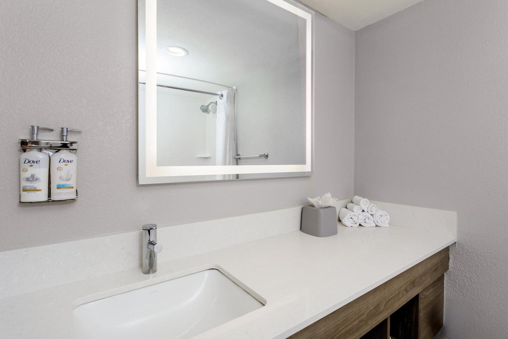 Holiday Inn Express & Suites Oceanfront Daytona Beach Shores By Ihg Kültér fotó