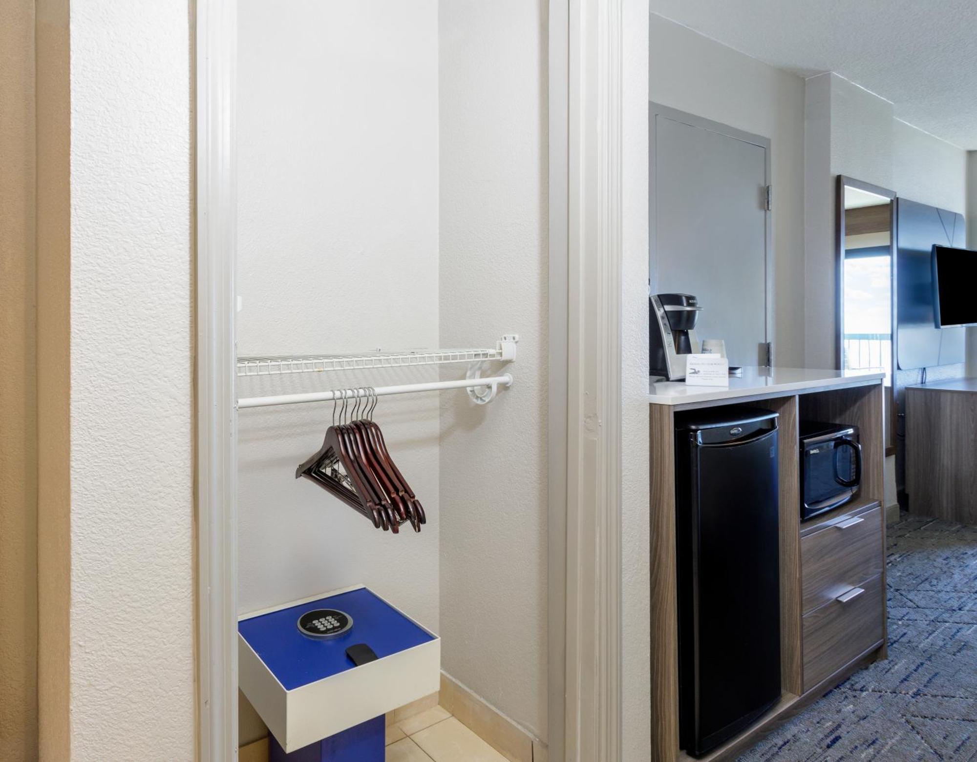 Holiday Inn Express & Suites Oceanfront Daytona Beach Shores By Ihg Kültér fotó