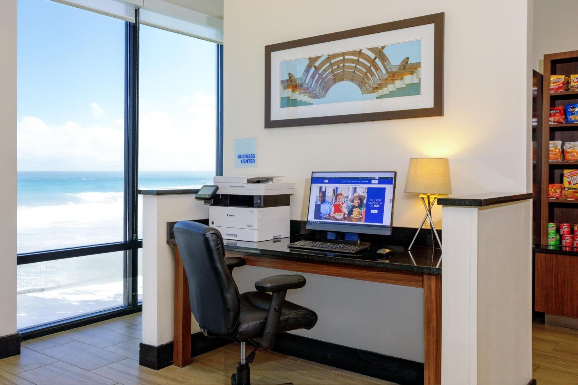 Holiday Inn Express & Suites Oceanfront Daytona Beach Shores By Ihg Kültér fotó
