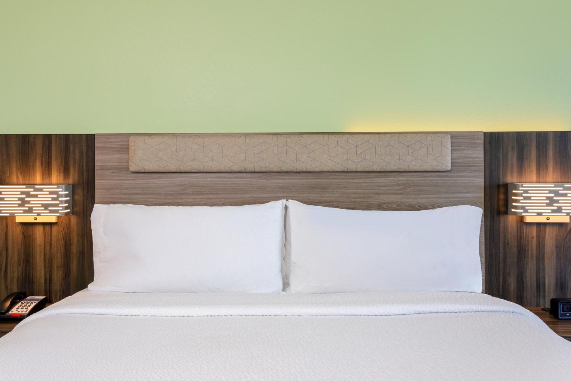 Holiday Inn Express & Suites Oceanfront Daytona Beach Shores By Ihg Kültér fotó